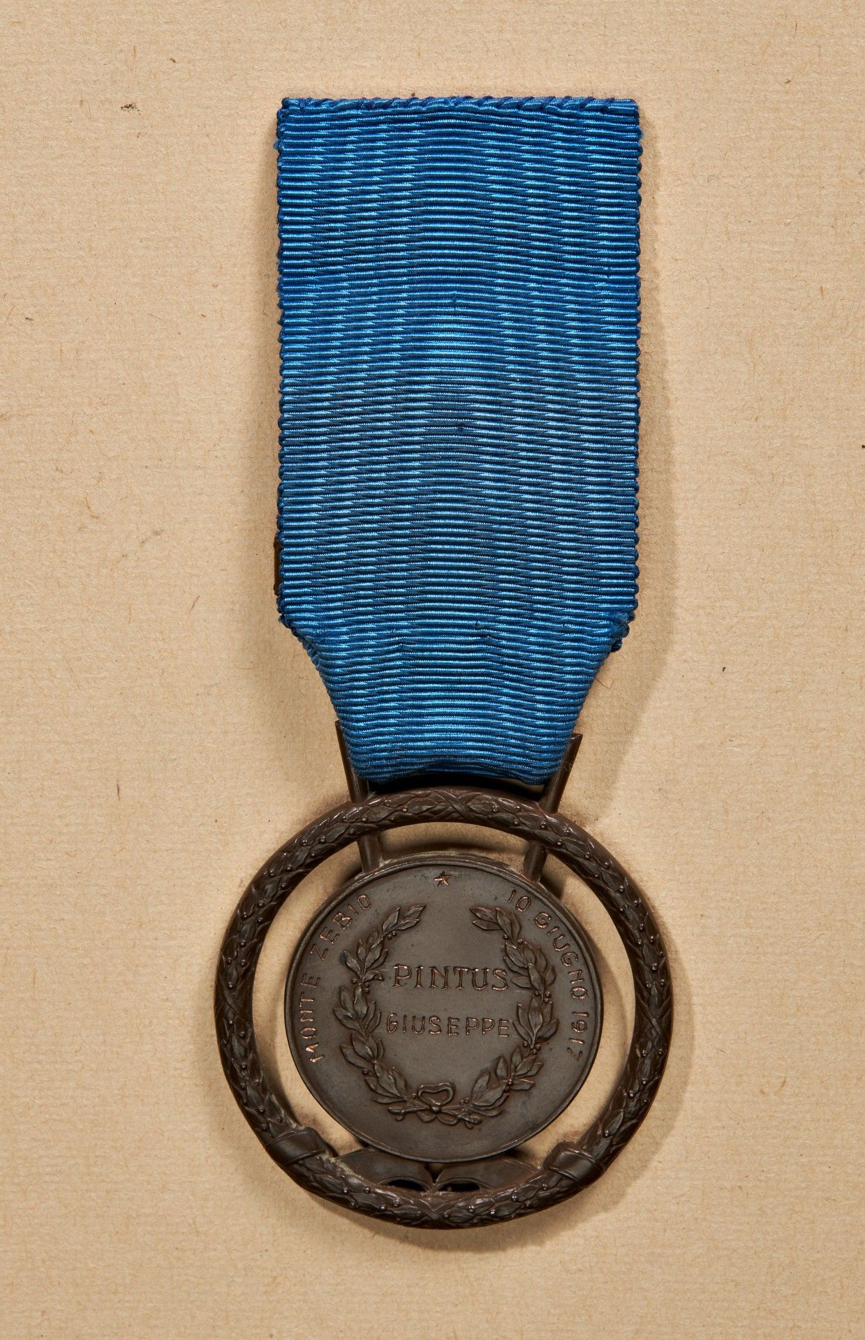 Italien: GoldeneTapferkeitsmedaille "Al Valore Militare" 1917 - Bronzenes Substitutionsexemplar.. - Bild 2 aus 2