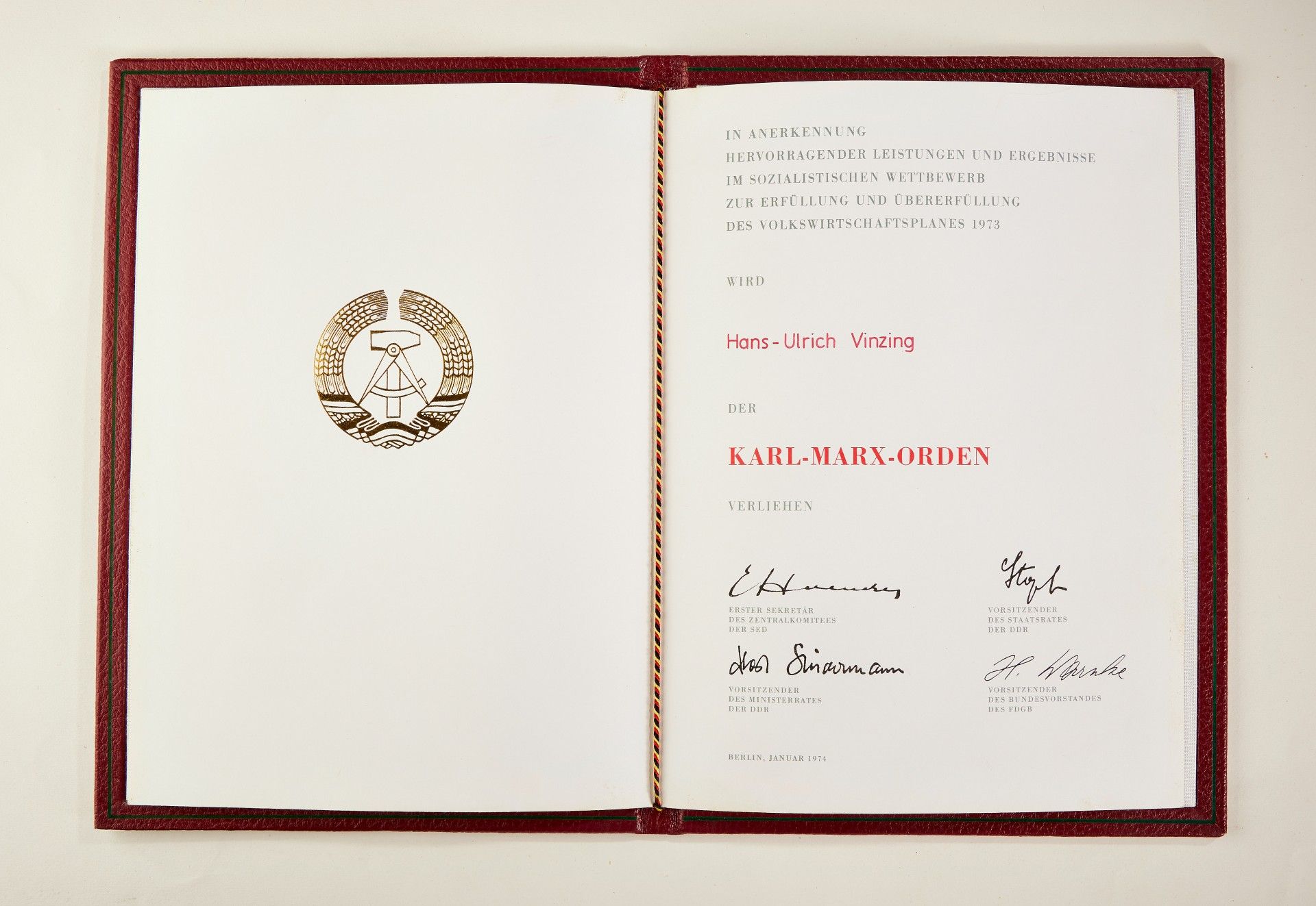 DDR: Karl Marx Orden mit zugehöriger Verleihungsurkunde an Hans - Ulrich Vinzing. - Bild 4 aus 6