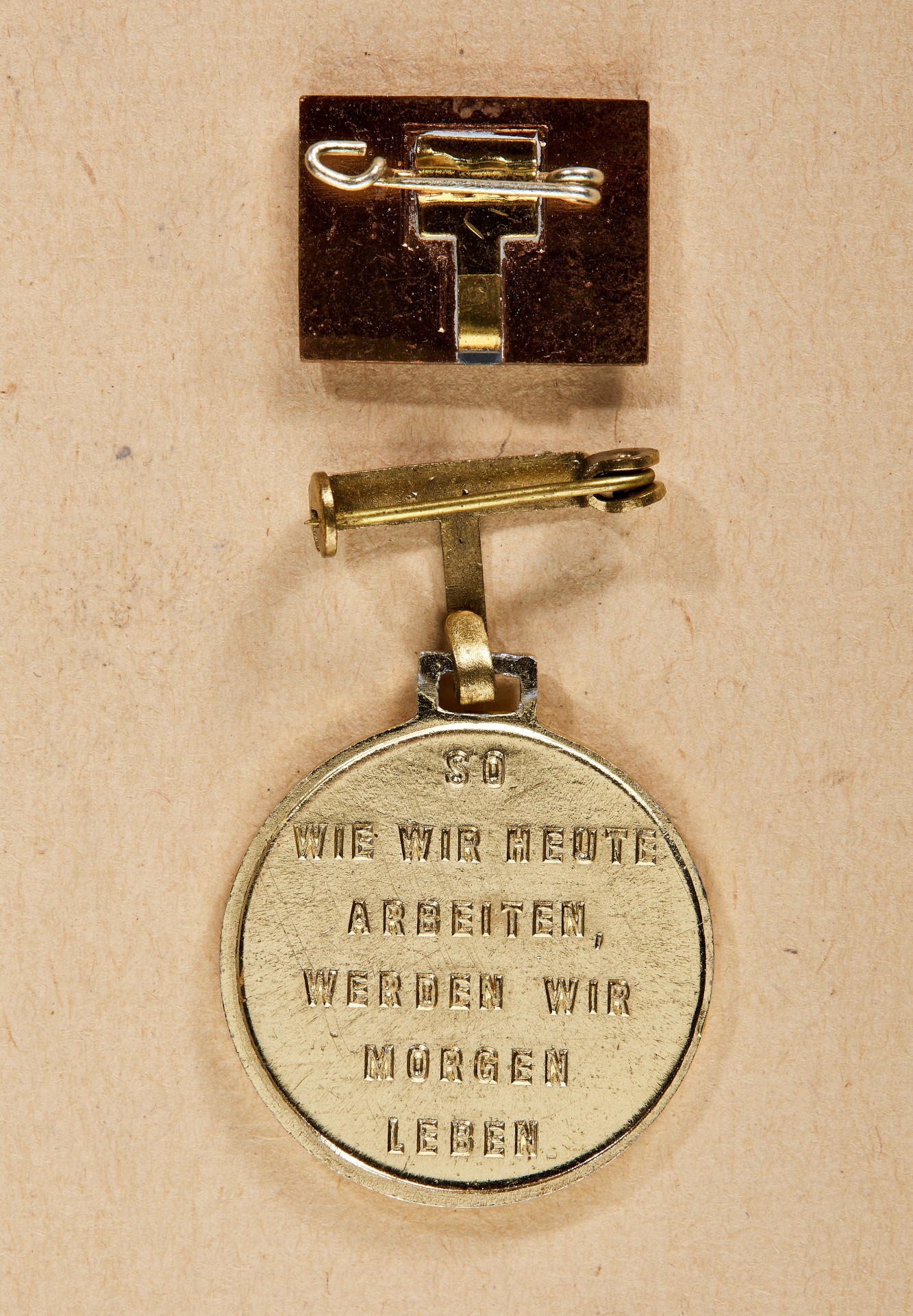 Erich Honecker - Medaille für ausgezeichnete Leistungen - Image 2 of 2