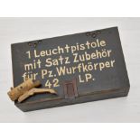 Kiste für Leuchtpistole mit Satz Zubehör für Pz. Wurfkörper42.LP