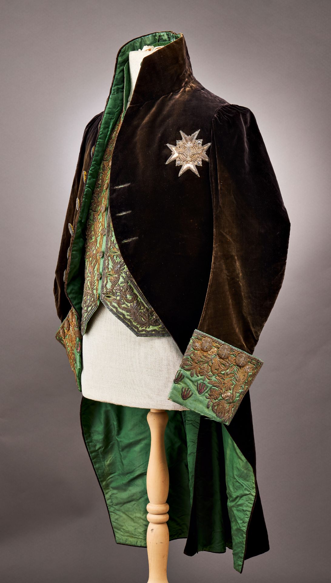 Costume of Order of the Holy Spirit from the Duke of Richelieu, Governor of the City of Odessa - Image 2 of 22