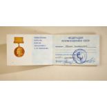 Erich Honecker - UDSSR: Verleihungsdokument der sowjetischen Kosmonauten Föderation.