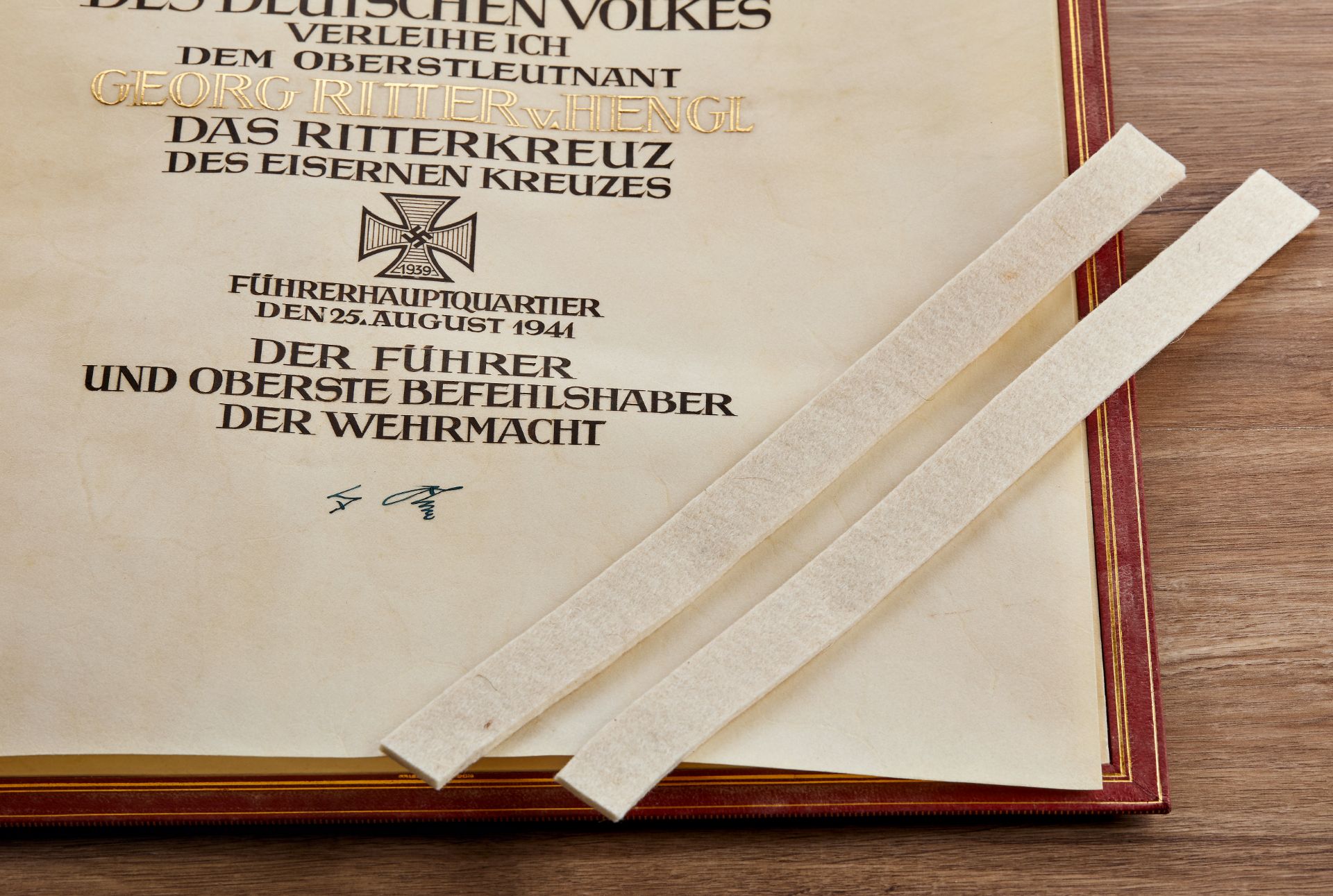 Große Verleihungsurkunde zum Ritterkreuz des Eisernen Kreuzes an Oberstleutnant Georg Ritter v.... - Bild 5 aus 18