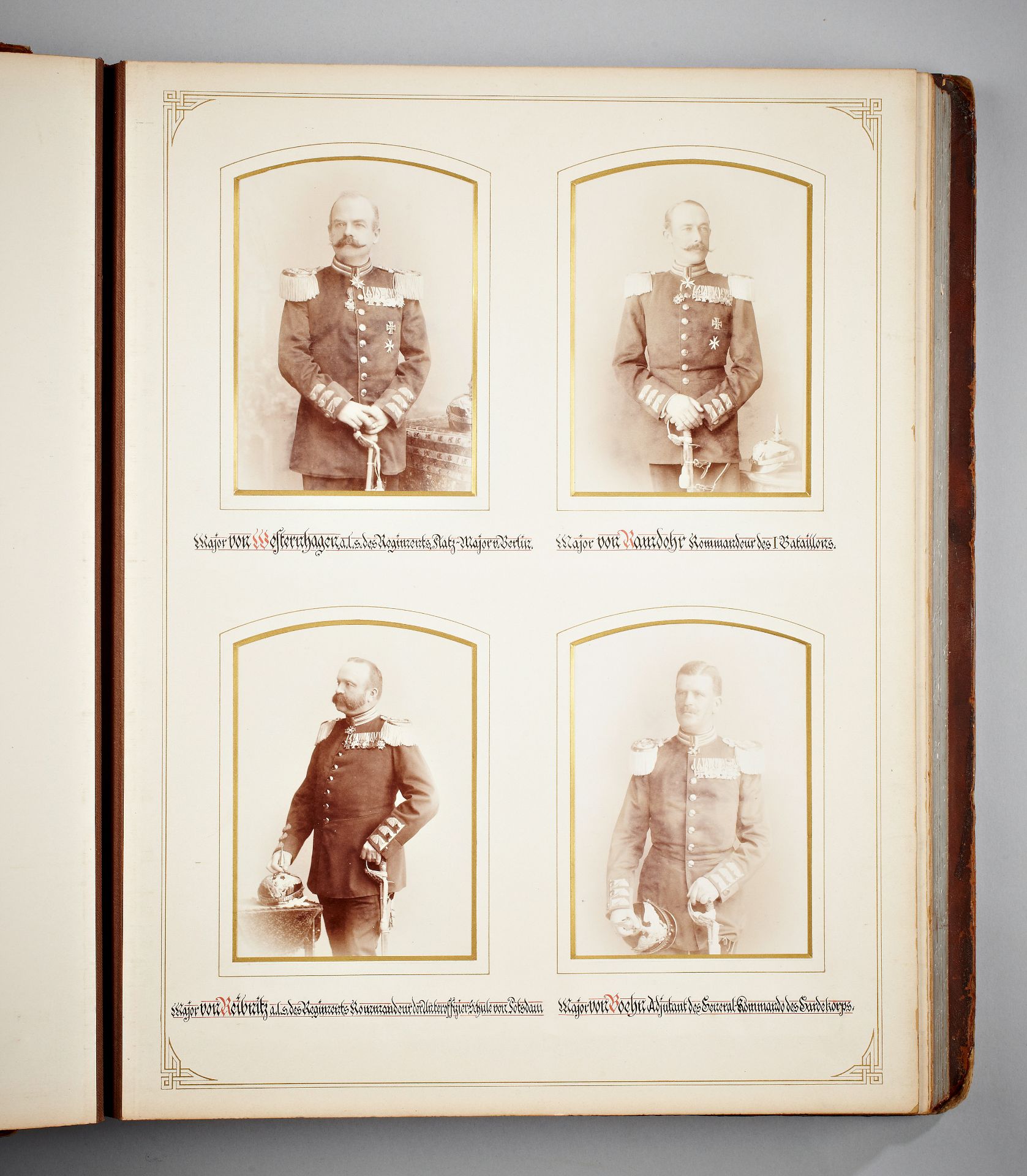 Preussen : Prächtiges Geschenk-Fotoalbum des preußischen Kaiser-Alexander-Garde Grenadier-Regime... - Bild 7 aus 8