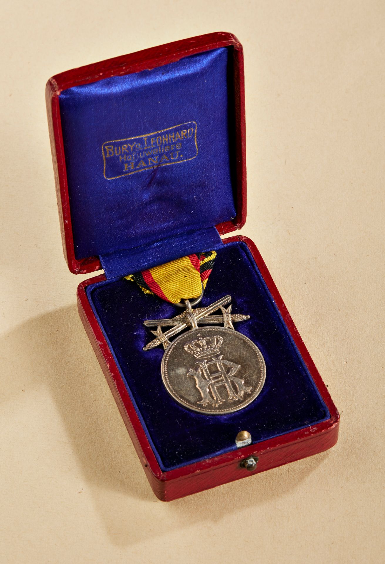 Reuß : Fürstlich Reußisches Ehrenkreuz, Silberne Verdienstmedaille mit Schwertern.