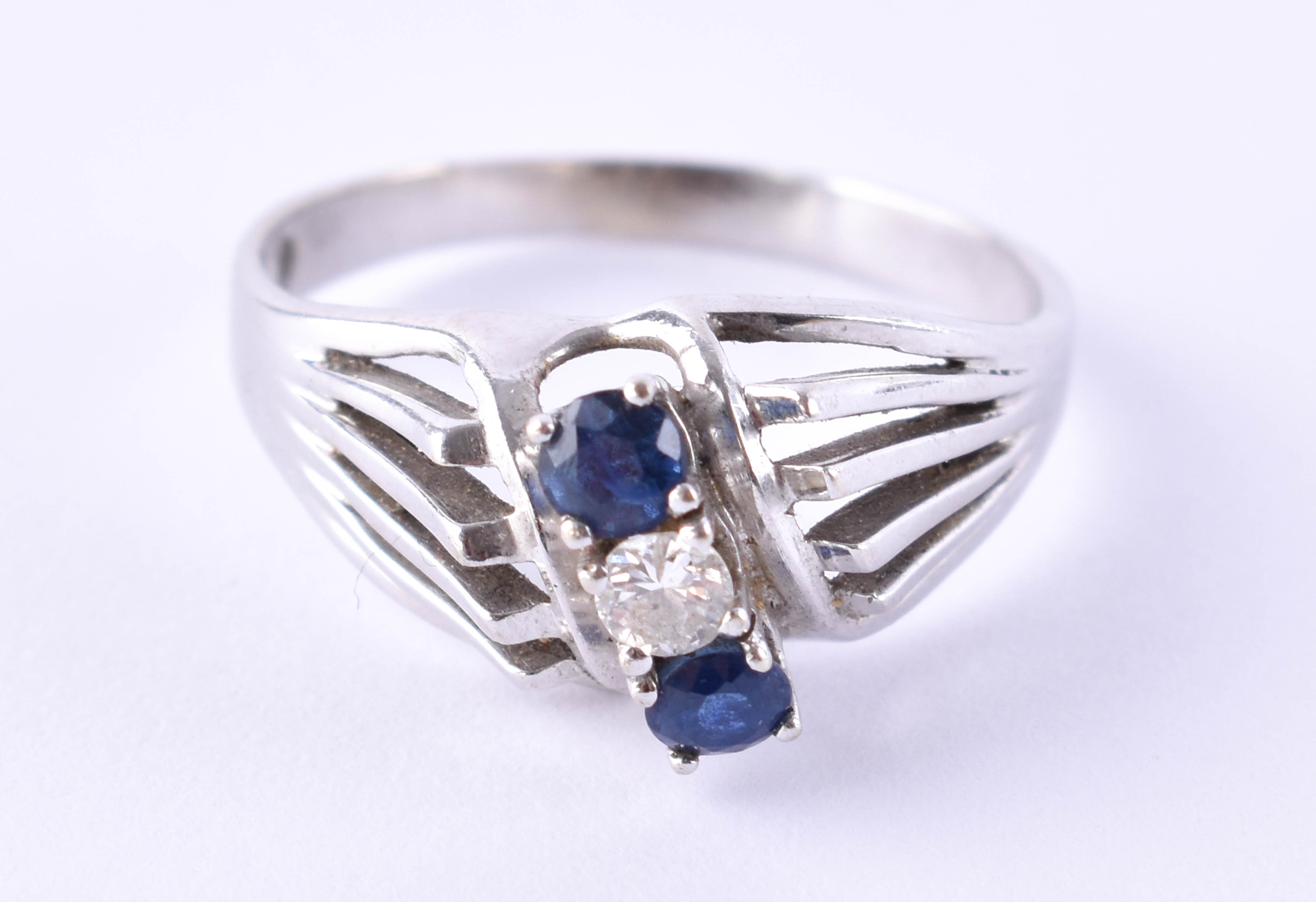 Ladies brilliant sapphire ring - Image 2 of 5