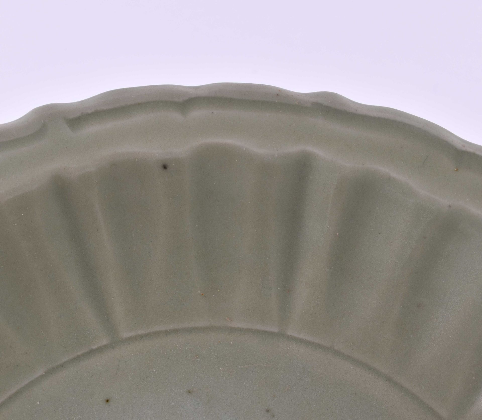 Large celadon bowl China Yuan Dynasty 13th / 14th century - Bild 2 aus 3