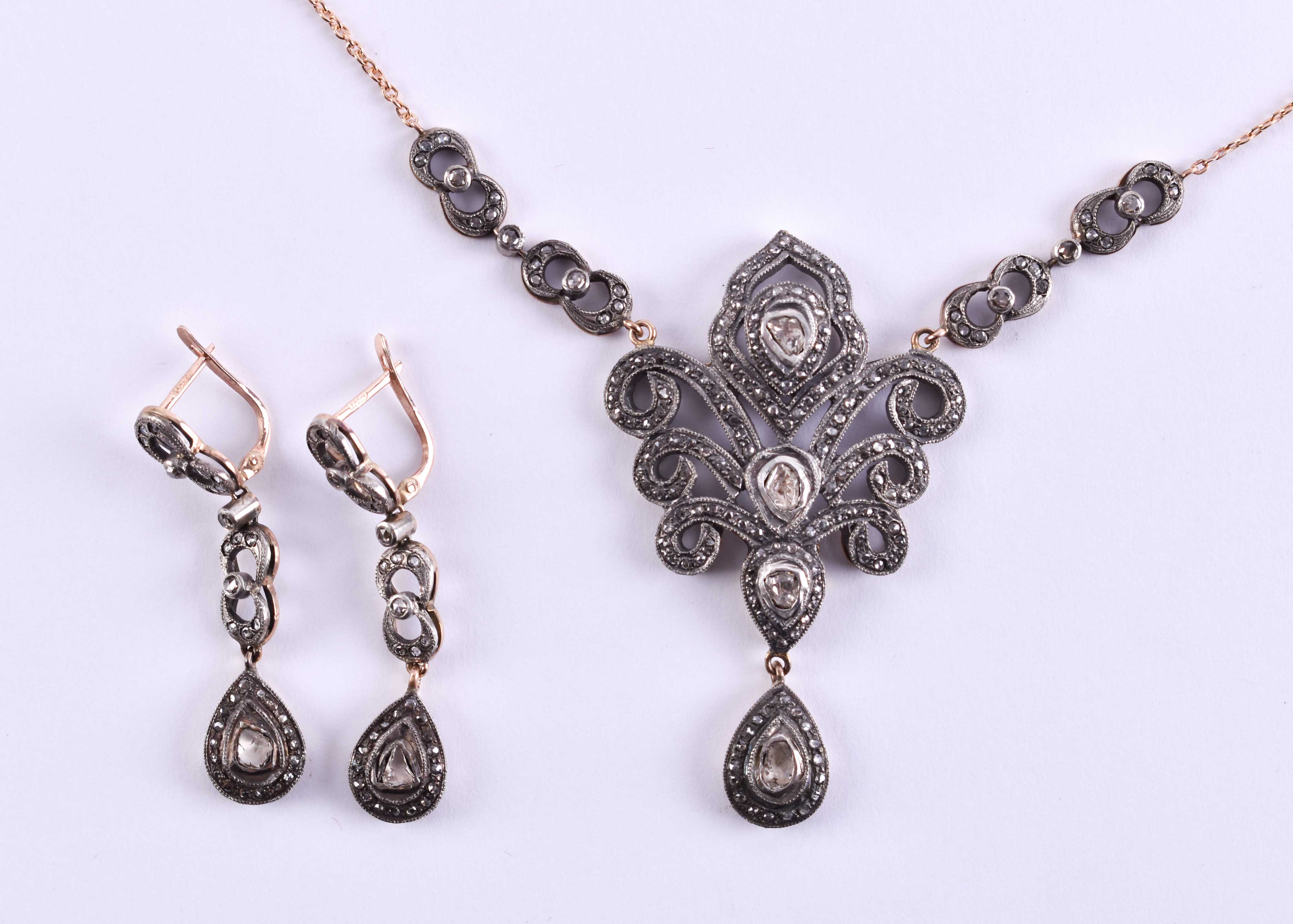 Necklace and pair of earrings Russia