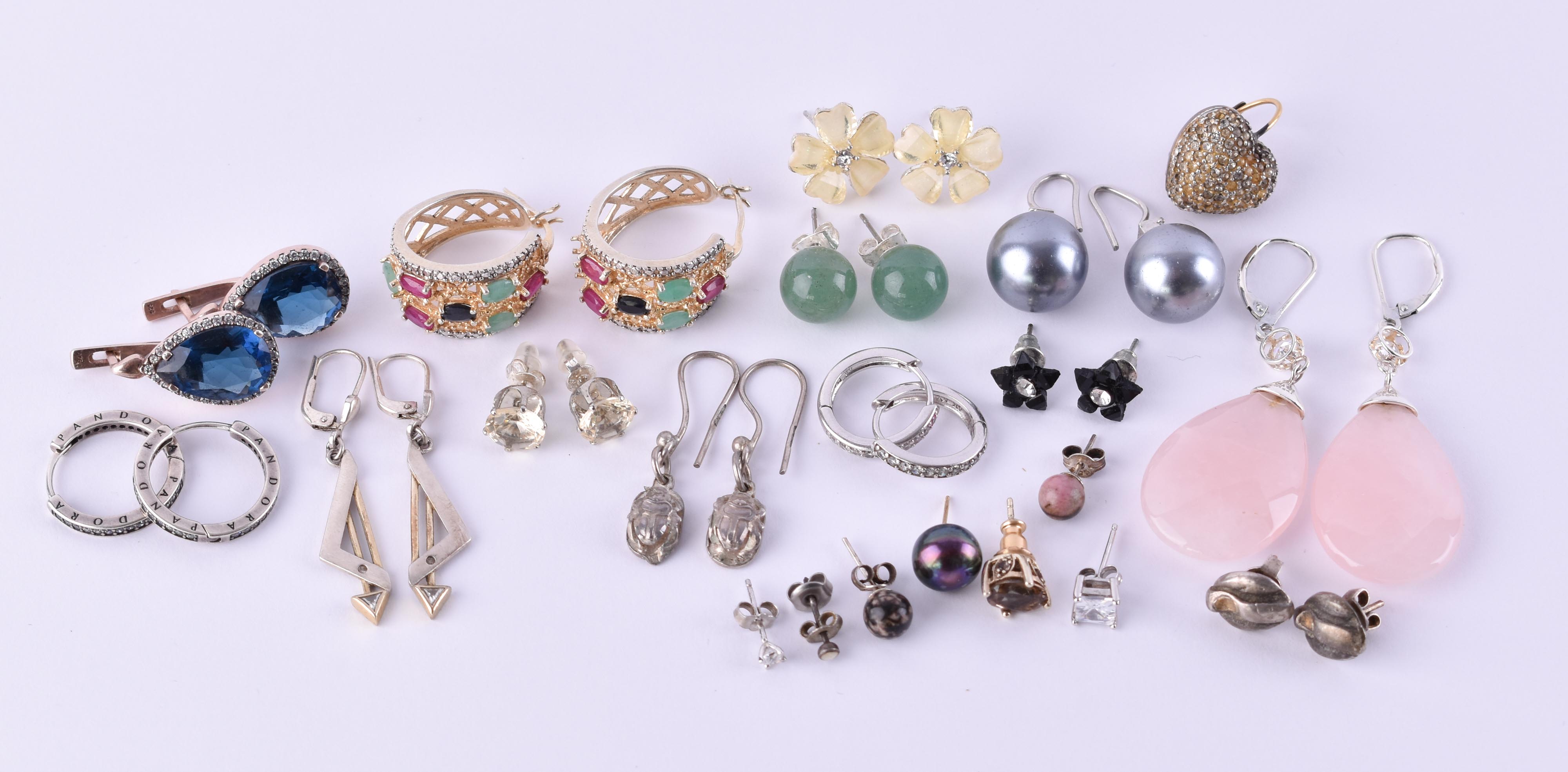 A group of Jewellery earrings / stud earrings