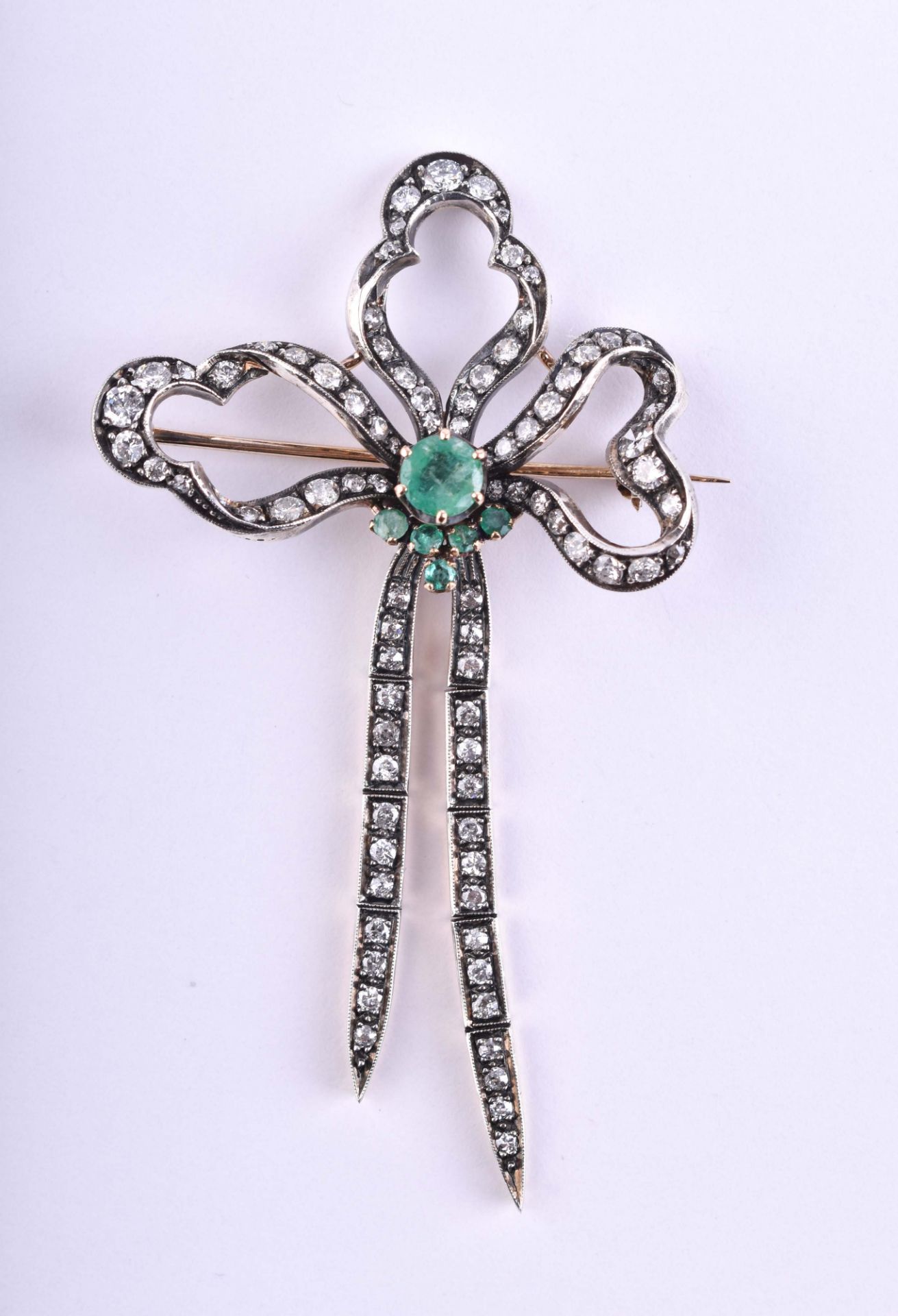  Emerald and diamond brooch around 1860/70