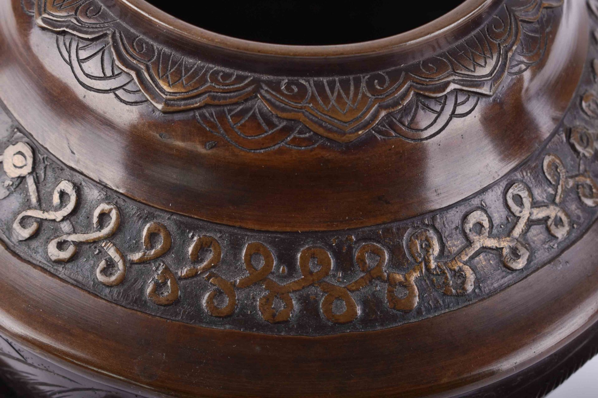  Bronze vessel from Japan Meiji period - Image 5 of 7