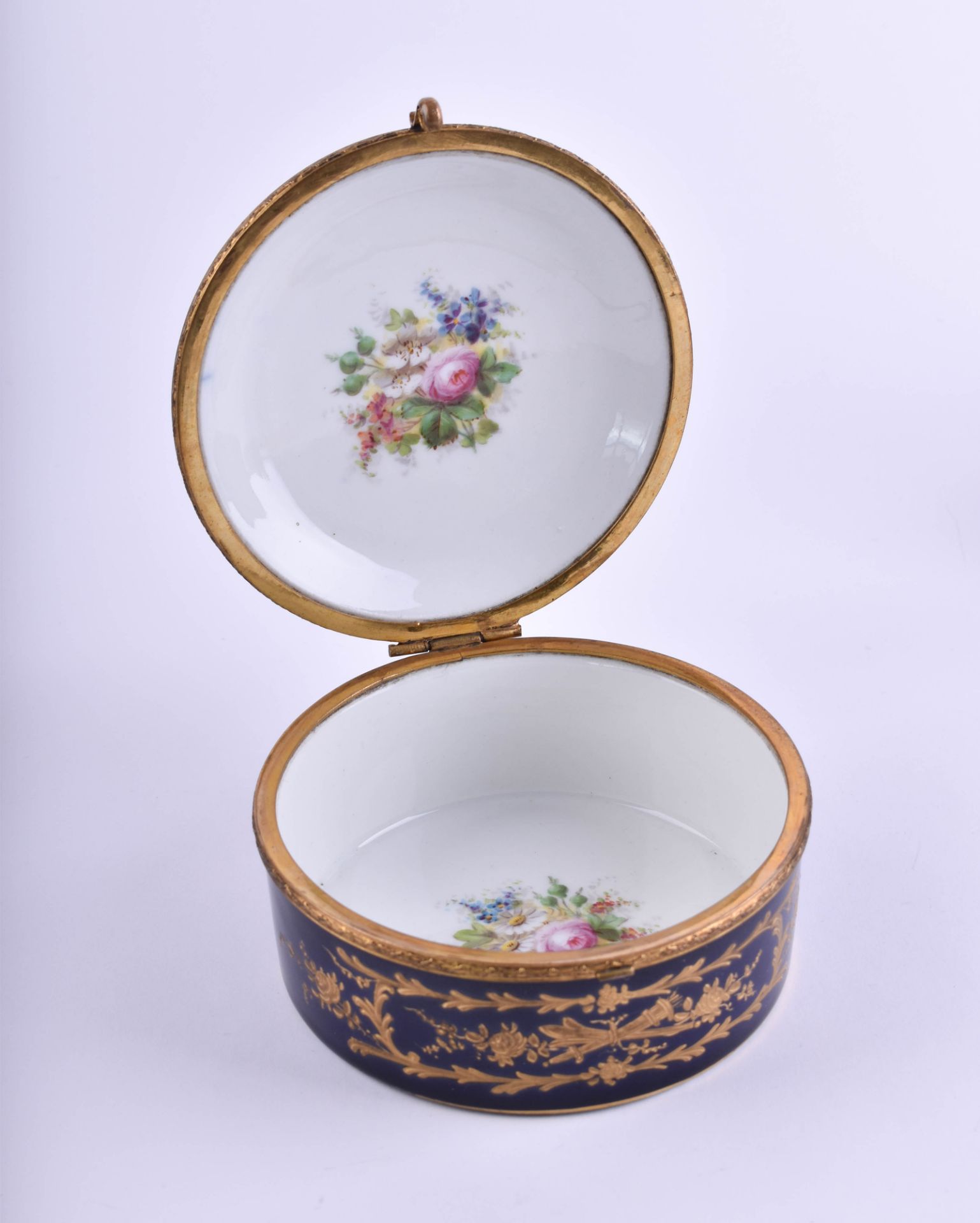  Porcelain cover box Sevres - Image 6 of 7