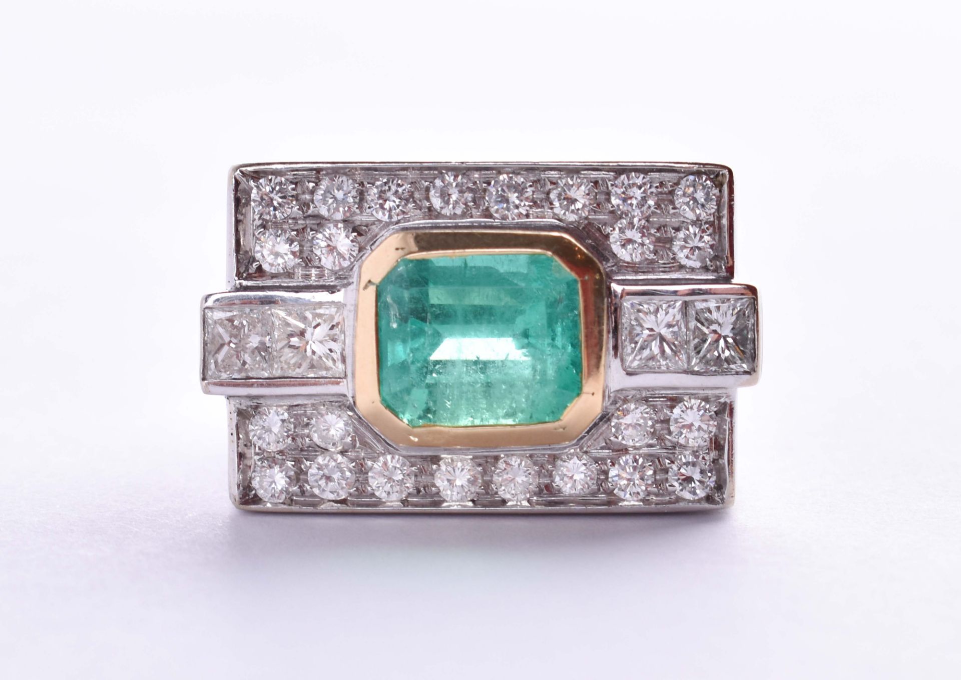  Ladies emerald, brilliant ring