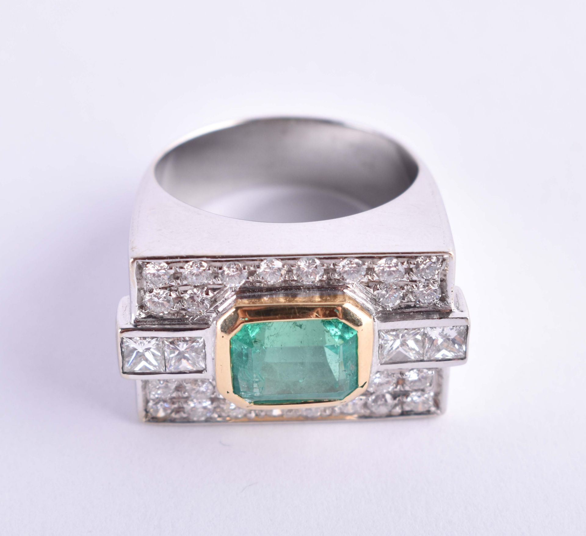  Ladies emerald, brilliant ring - Image 2 of 5