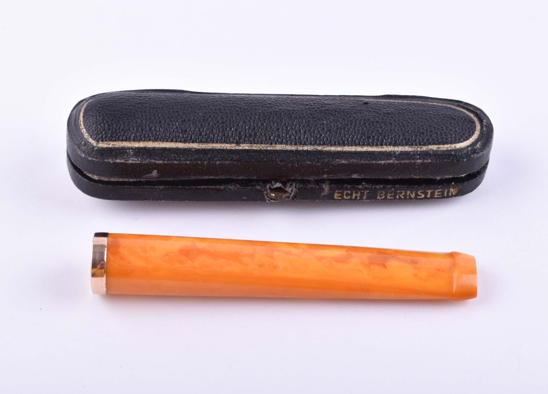  Cigarette holder around 1900