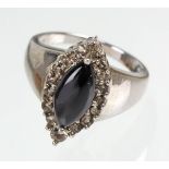 Ring mit Zirkonia und Onyx Silberpunziert 925, ca. 8 Gramm, quer zur Ringschiene geste