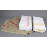 Posten Roll- und Handtüchernaturfarbenes Leinen mit eingewebtem rot weißem Randstrei
