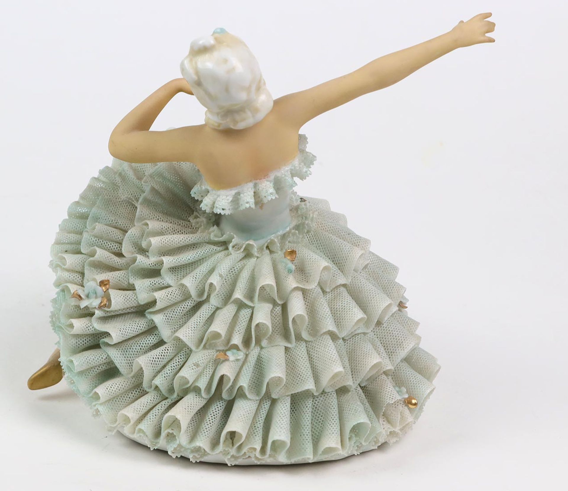 Ballerina im TüllkleidPorzellan mit unterglasurblauer Manufakturmarke Unterweißbache - Image 2 of 2