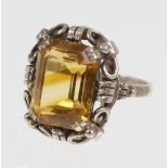 Art Deko Ring mit Besatz Silberpunziert 835, ca. 4,6 Gramm, quer zur Ringschiene geste