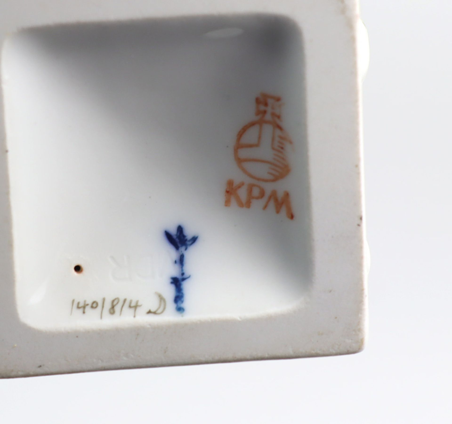 KPM Hannoveraner BergmannPorzellan mit unterglasurblauer Zeptermarke u. korallerotem R - Image 3 of 3