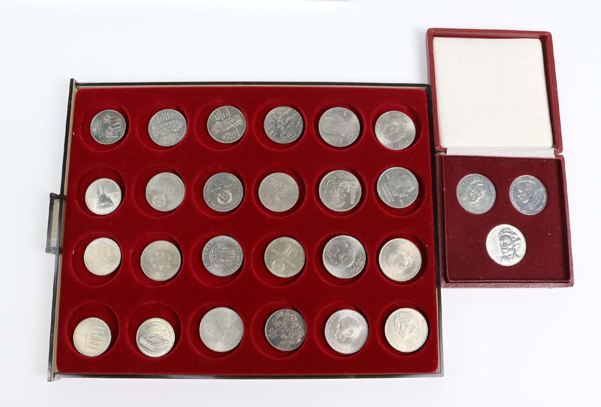 Posten DDR Münzen u. Medaillenverschiedene Gedenkprägungen über 5 x 5 Mark, 11 x 10