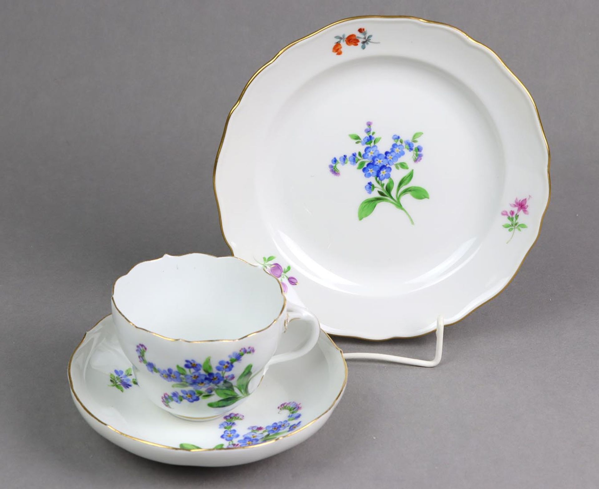 Meissen Kaffeegedeck *Blume 1*Porzellan mit unterglasurblauer Schwertermarke der Porze