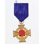 25 Jahre Treue Dienst Auszeichnungsilberfarbenes Ordenskreuz mit Eichenlaubkranz zwisc