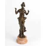 BronzefigurBronzeguß, junge Dame mit hochgestecktem Haar, das lange Kleid sie luftig