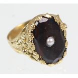 Onyx Ring mit FlußperlchenSilber 935 in Gelbgold 14 Karat vergoldet, ca. 5,3 Gramm, o