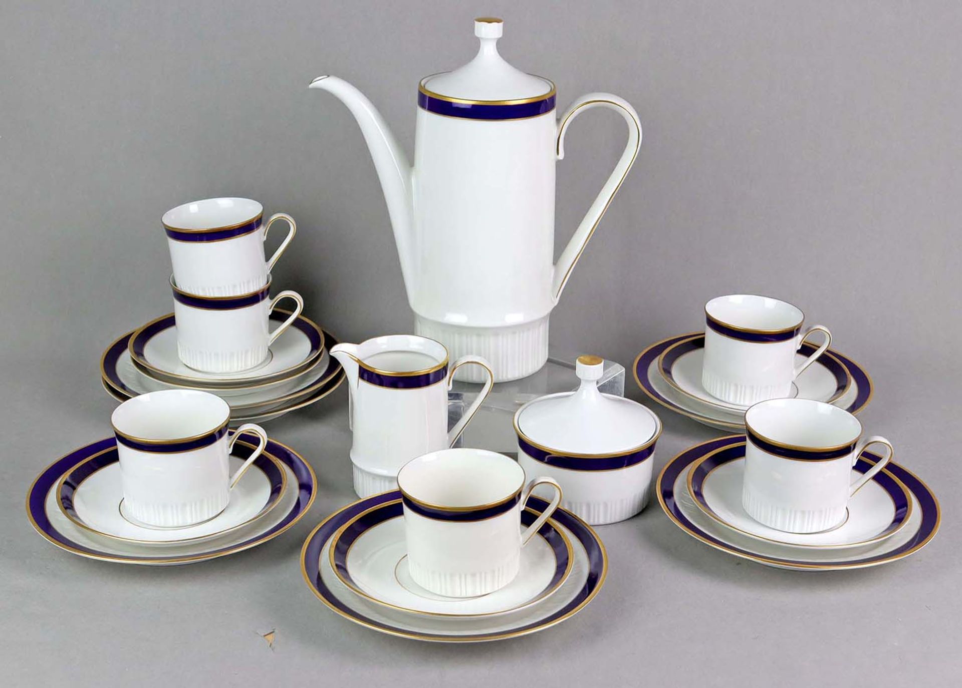 DDR Design Kaffeeserviceweiß glasiertes Porzellan mit unterglasurblauer Manufakturmar