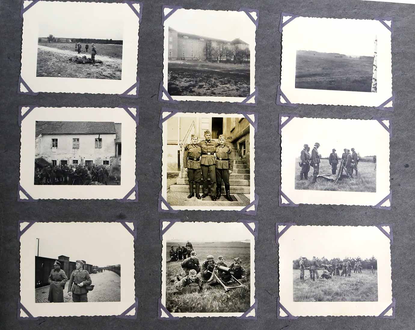 Erinnerungsalbum mit Seidentuchgefüllt mit 83 kleinformatigen SW Fotos, überwiegend - Image 5 of 5