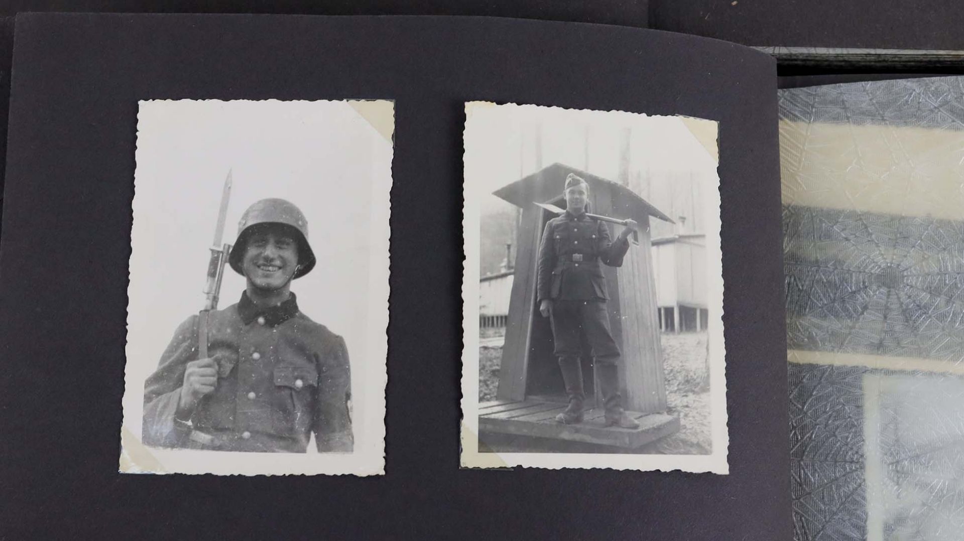 2 Militär Photoalben u.a.reich mit SW Photos bestückte Alben, Portrait- sowie Gruppe - Image 2 of 4