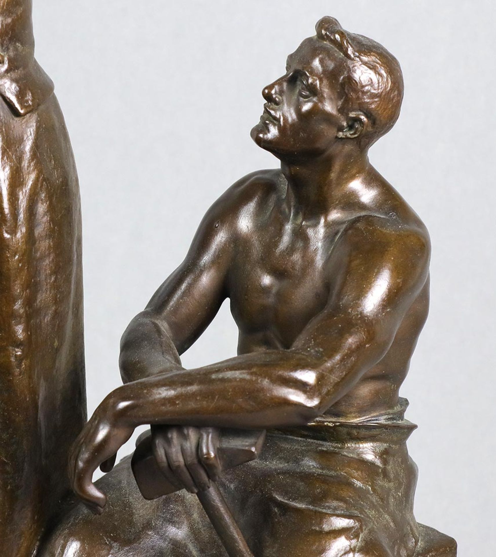 Arbeit krönt - Götze, Martin um 1900Bronze patiniert, signiert Martin Götze, bezeic - Image 6 of 7