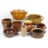9 Teile Küchen Keramik um 1900/20dabei 3 flachbauchige Henkeltöpfe mit Drahtgeflecht