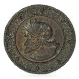Gußteller Eisenguß bräunlich lackiert, runder Wandteller mit Portraitrelief eines römischen