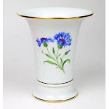 Meissen Trichtervase *Blume 1*Porzellan mit unterglasurblauer Schwertermarke der Porze