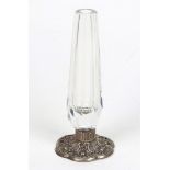 Solifleur Vase mit Silberfuß punziert Silber 835, farbloses Kristallglas mundgeblasen
