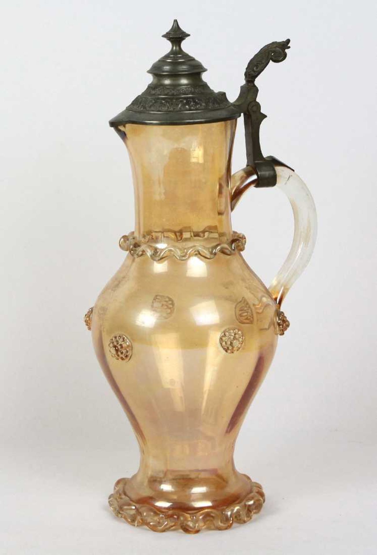 Historismus Schenkkrug um 1880 bernsteinfarbenes leicht irisierendes Glas mundgeblasen