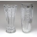 2 Kristallvasen Pariser Schliff farbloses Kristallglas mundgeblasen und von Hand besch