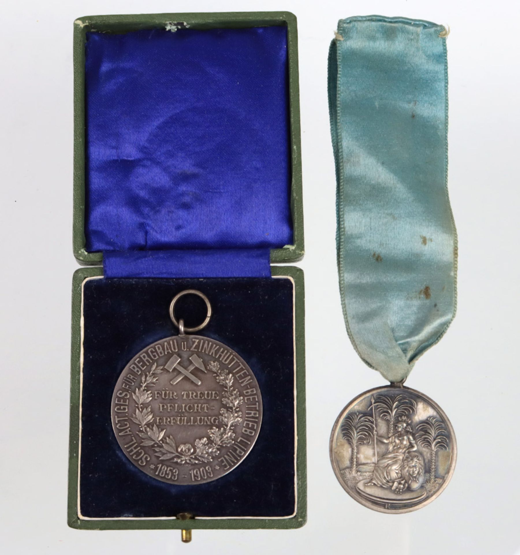 2 Silber Medaillen 1766 und 1903 dabei Freimaurer Silbermedaille 1766 (geprägt 1774)