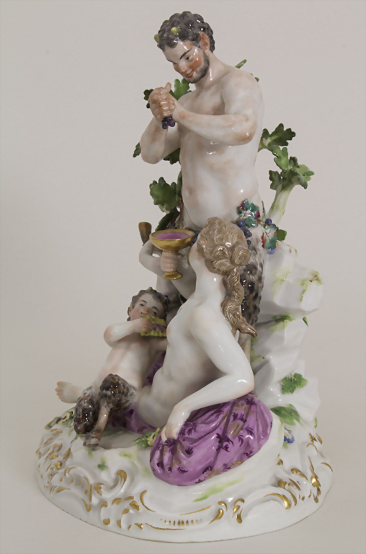 Figurengruppe 'Bacchantin und Faune' / A porcelain group 'A Bacchante with 2 Satyrs', Meissen, 1 - Bild 2 aus 8