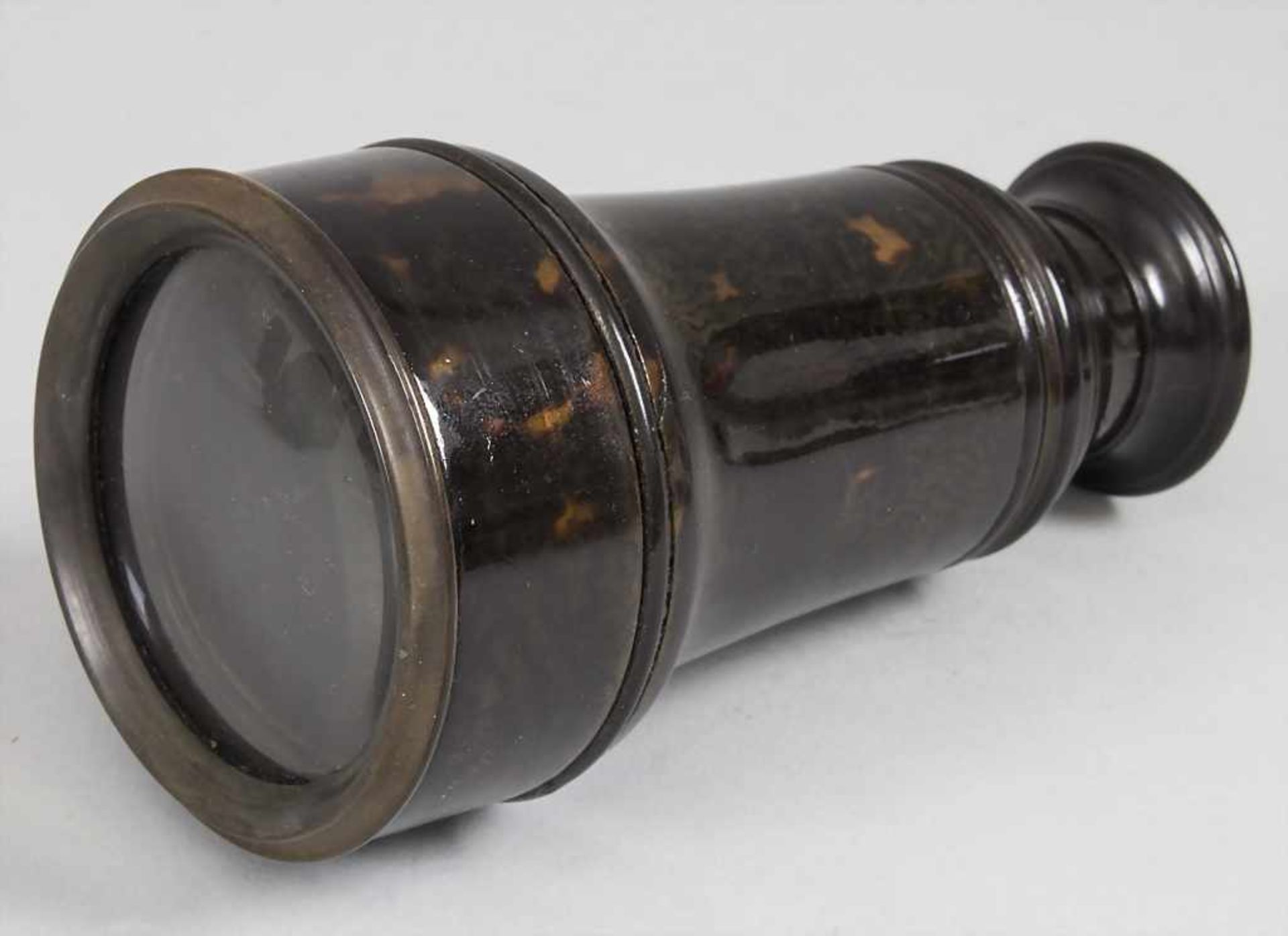 Gr. Monokular / A spy glass, S. Pössl, Hof Optiker, Wien, um 1840Material: Schildpatt