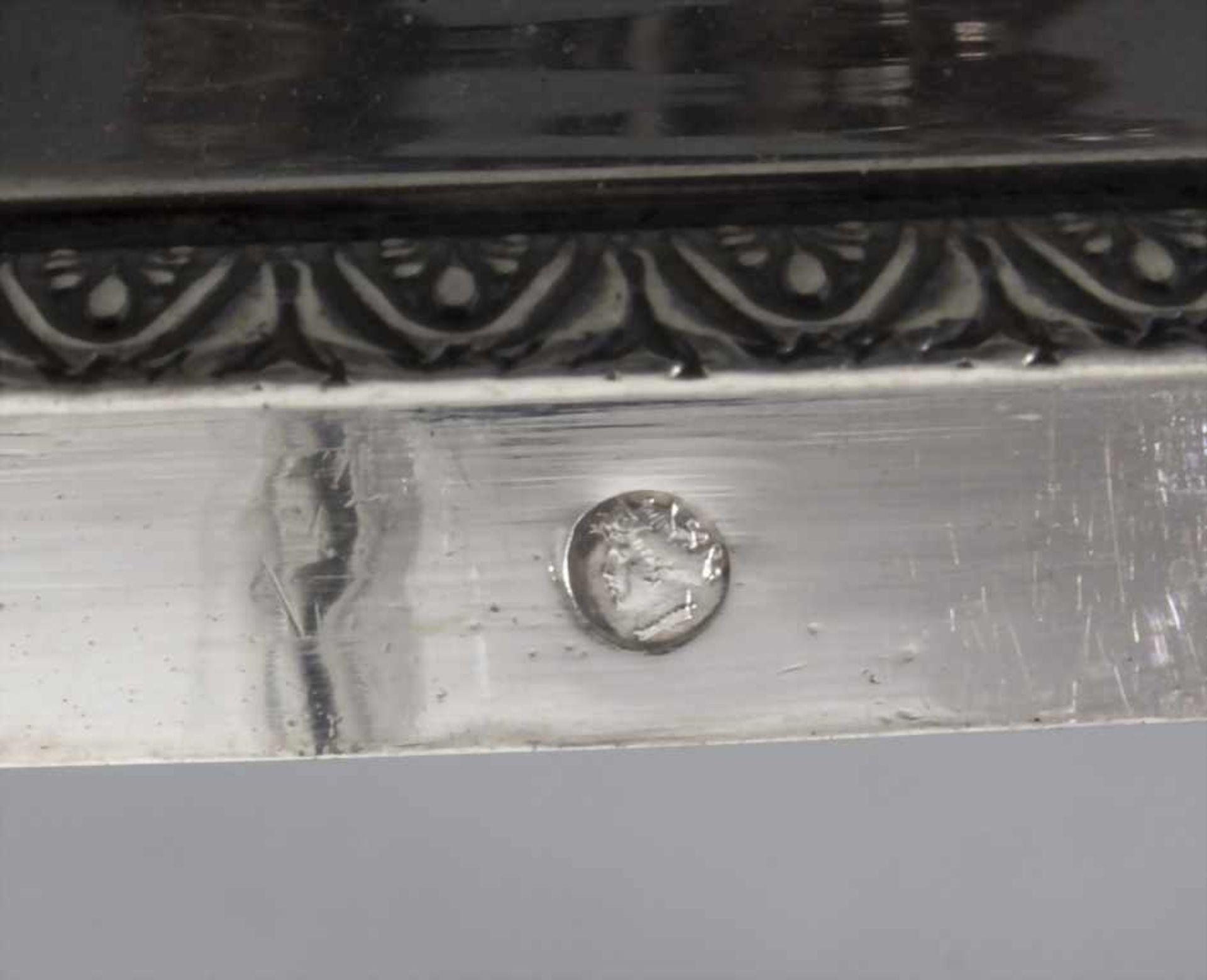 Deckelterrine / A covered silver tureen / Légumier en argent, J.A. Cressend, Paris, nach 1819</ - Bild 4 aus 14
