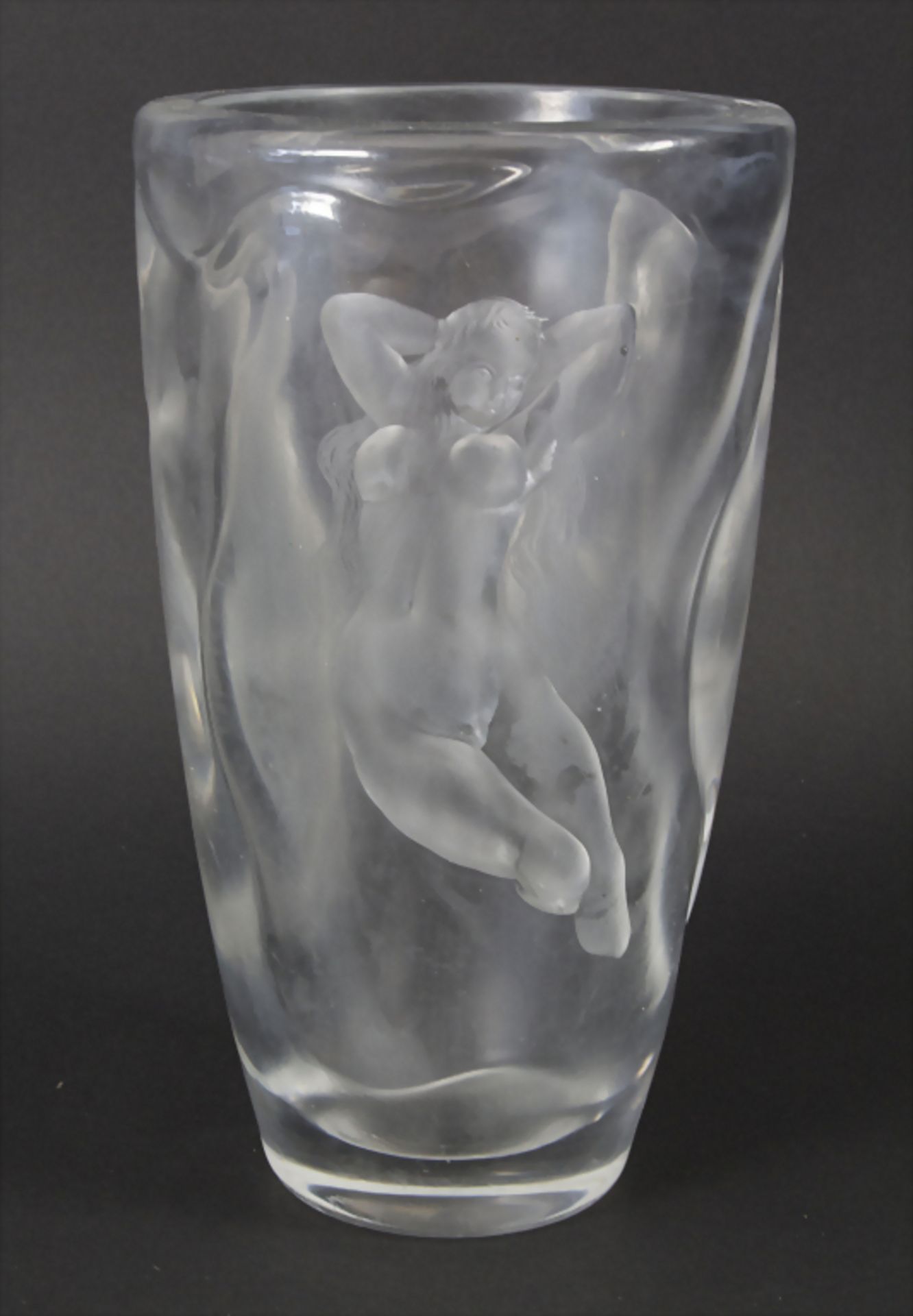 Glasvase mit 3 Frauenakten / A glass vase with 3 female nudes, Orrefors, Lindstrand, 1969<br - Image 5 of 7