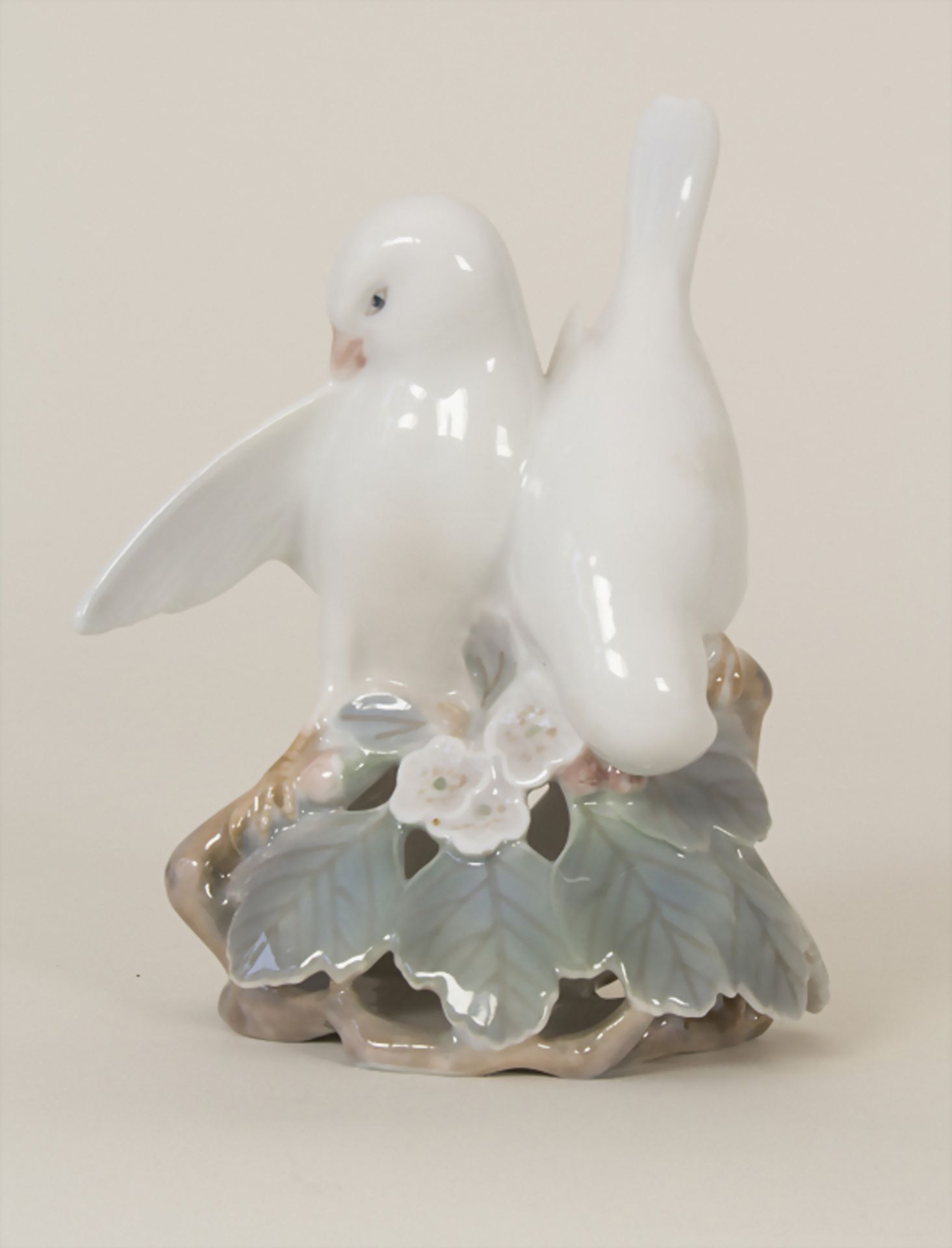 Turteltauben auf Kirschblütenzweig / A pair of doves, Royal Copenhagen, 1956Material: