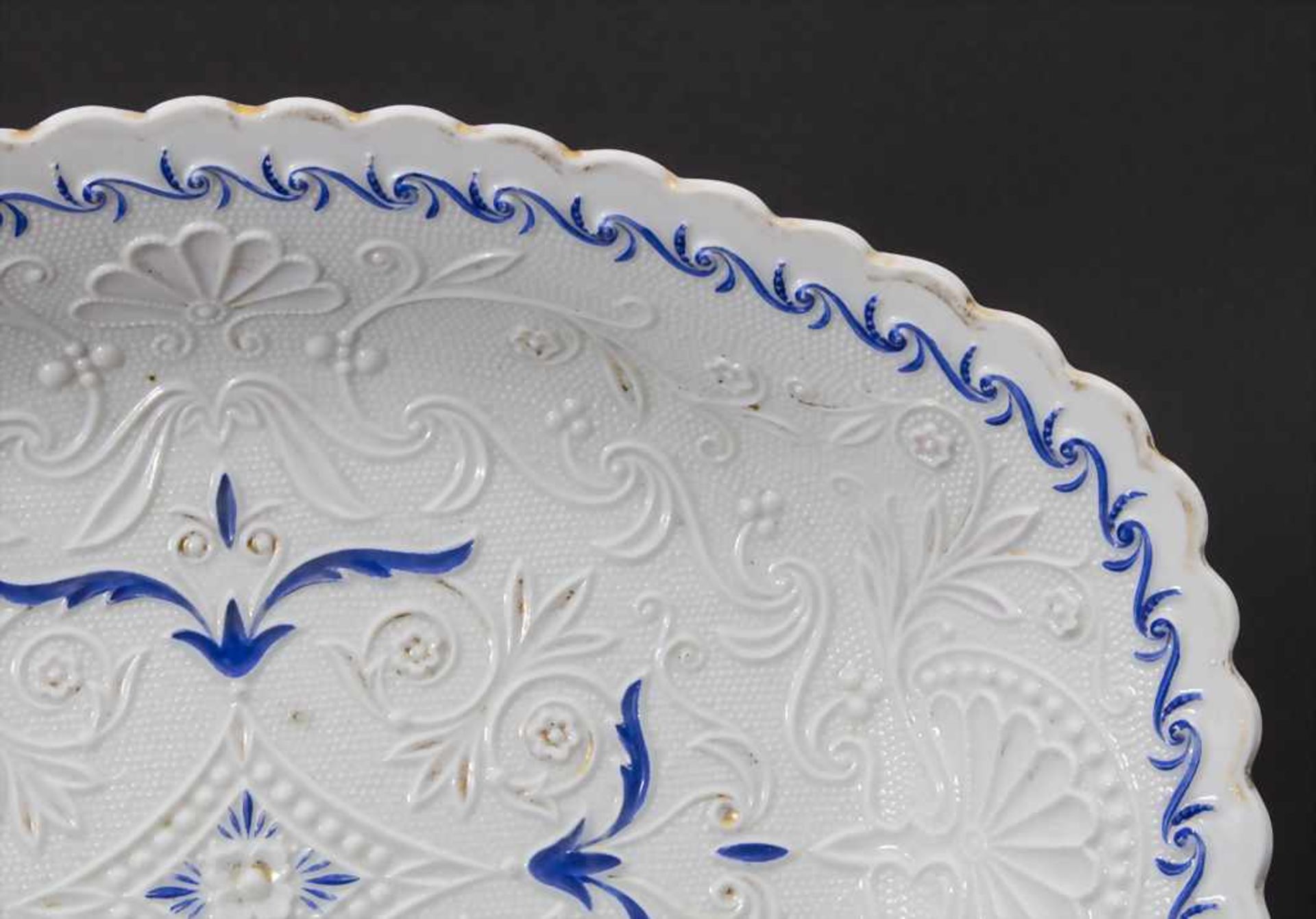 Ovale Zierschale / An oval bowl, Meissen, Anfang 19. Jh.Material: Porzellan, dezent be - Bild 2 aus 4