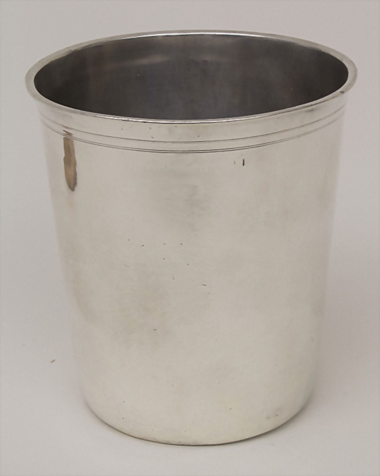 Becher / A silver beaker, Paris, nach 1838Material: Silber 950, Punzierung: Minerv