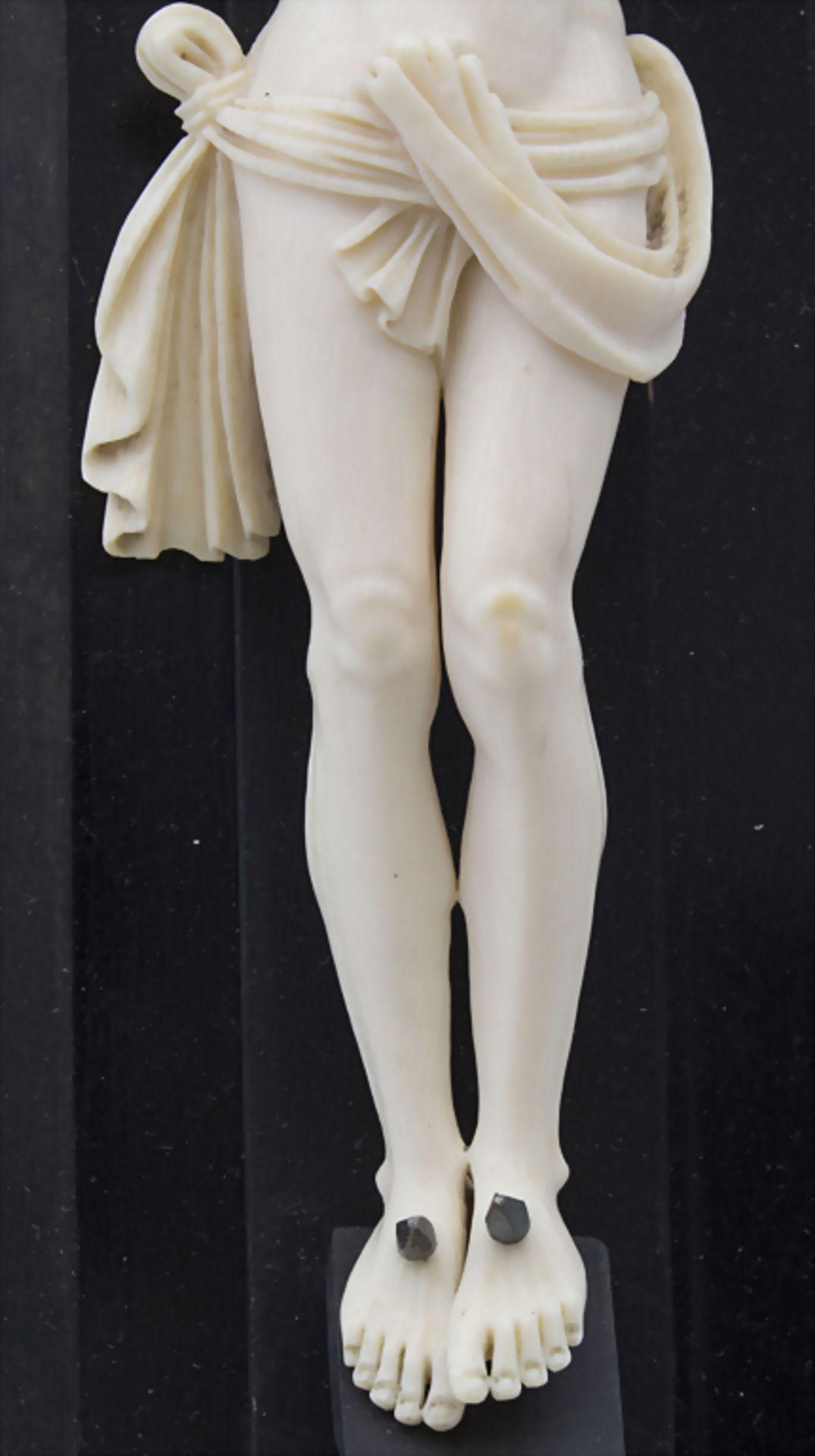 Kruzifix mit Elfenbein-Christus / A wooden/ivory crucifix, 19. Jh.Material: Elfenbein- - Image 4 of 6