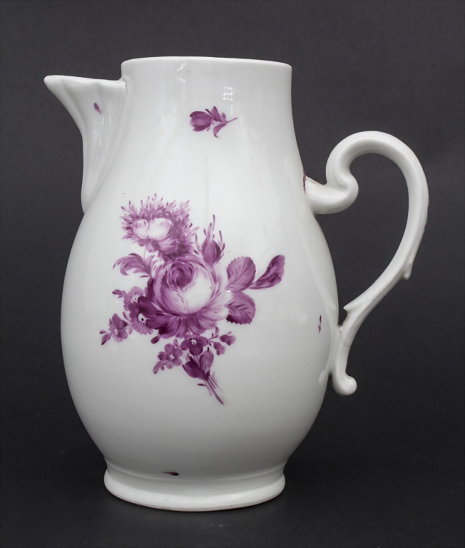 Kanne mit Blumen / A jug with Camaieu flowers, wohl Thüringen, um 1740Material: Porze