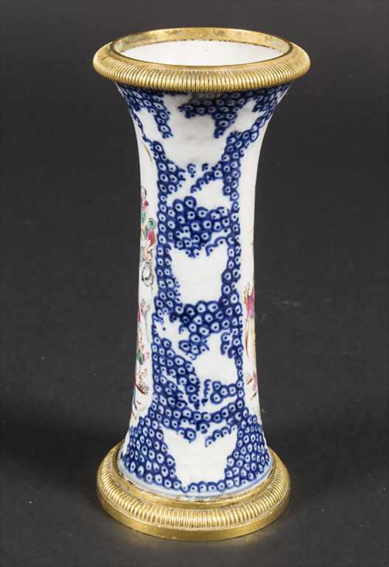 Ziervase / A decorative porcelain vase, China, Qing Dynastie (1644-1911), 18. Jh.Mater - Image 3 of 9